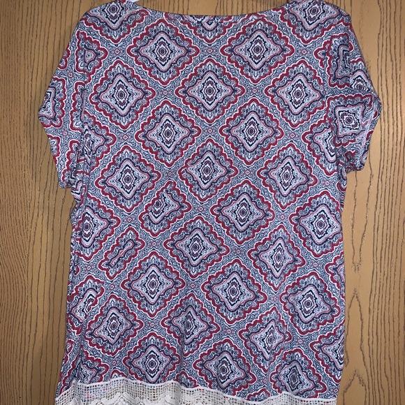 Size 2 Maurices top. VGUC - Picture 2 of 2